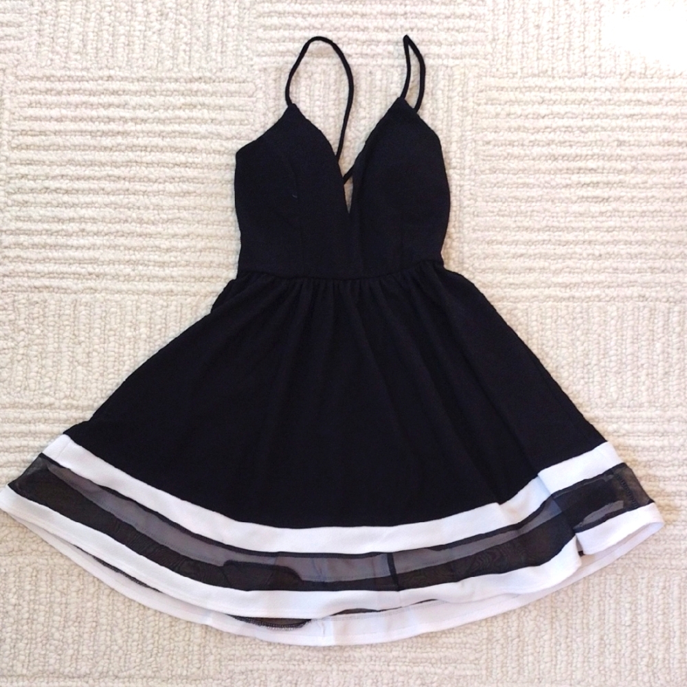 A'gaci Black and White Strappy Dress